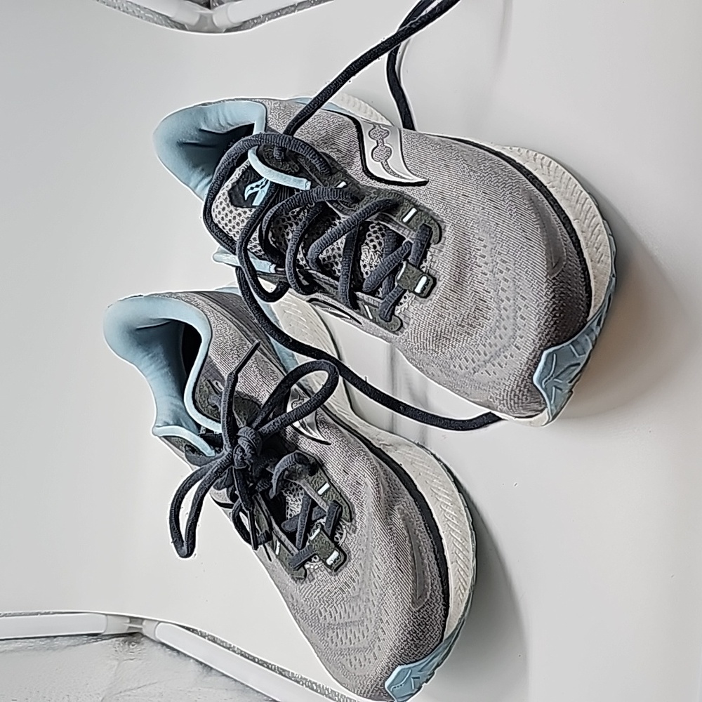 Saucony Womens Triumph 19 S10678-20 Gray Running Shoes Sneakers Size 9